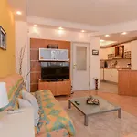 Lion\'S Bridge Sunny One Bedroom Apartment