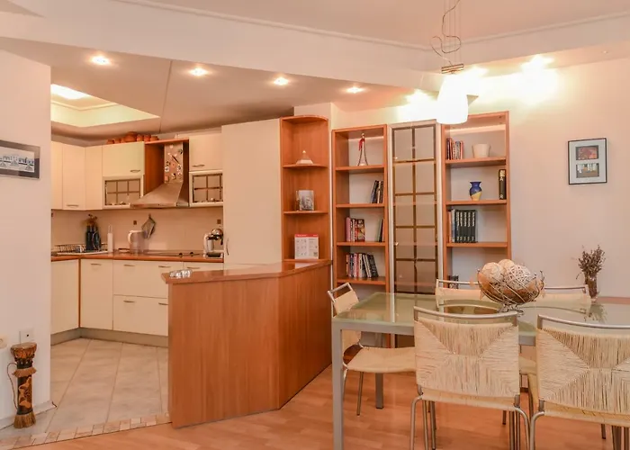 Lion\'S Bridge Sunny One Bedroom Apartment