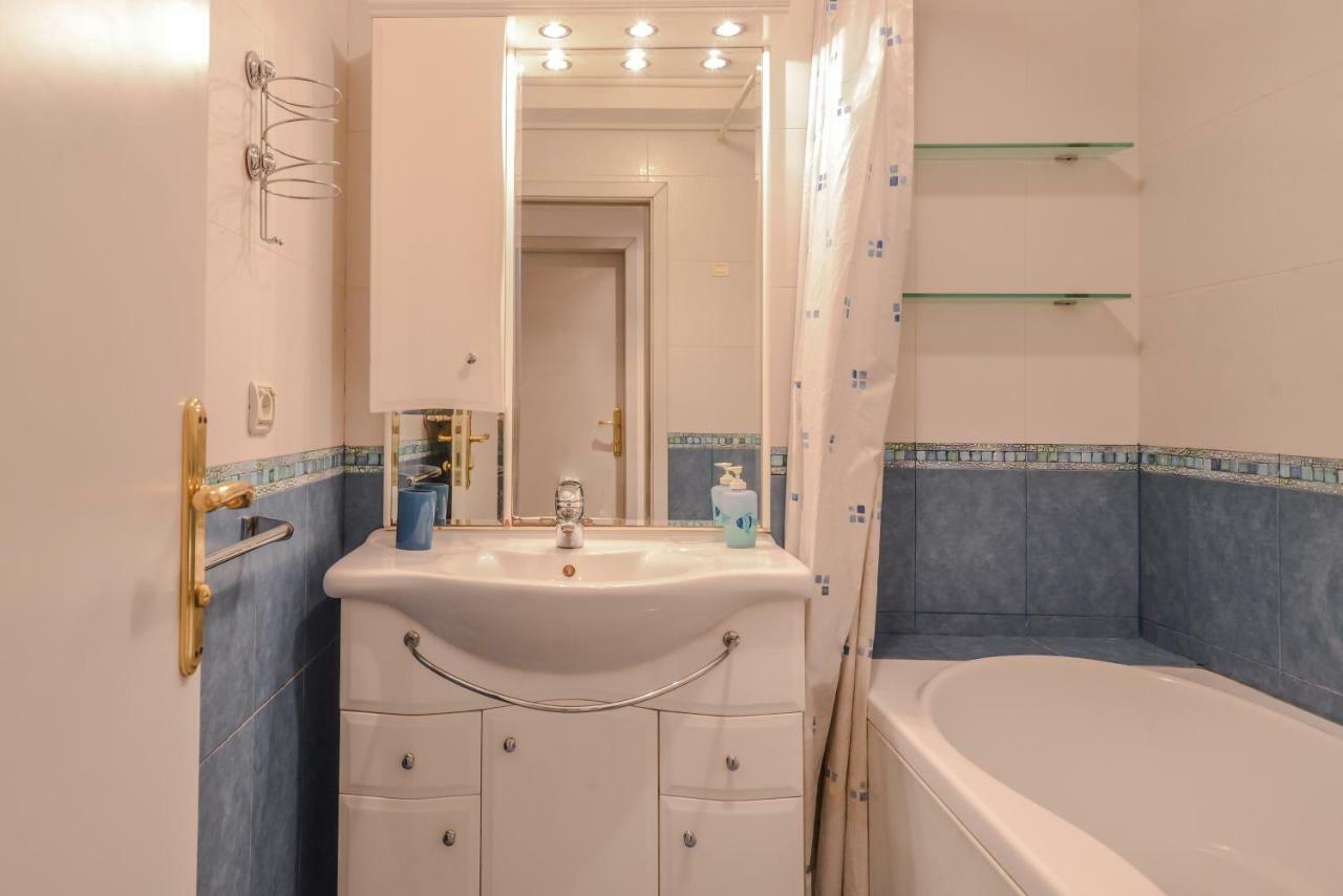 Lion's Bridge Sunny One Bedroom * Sofia
