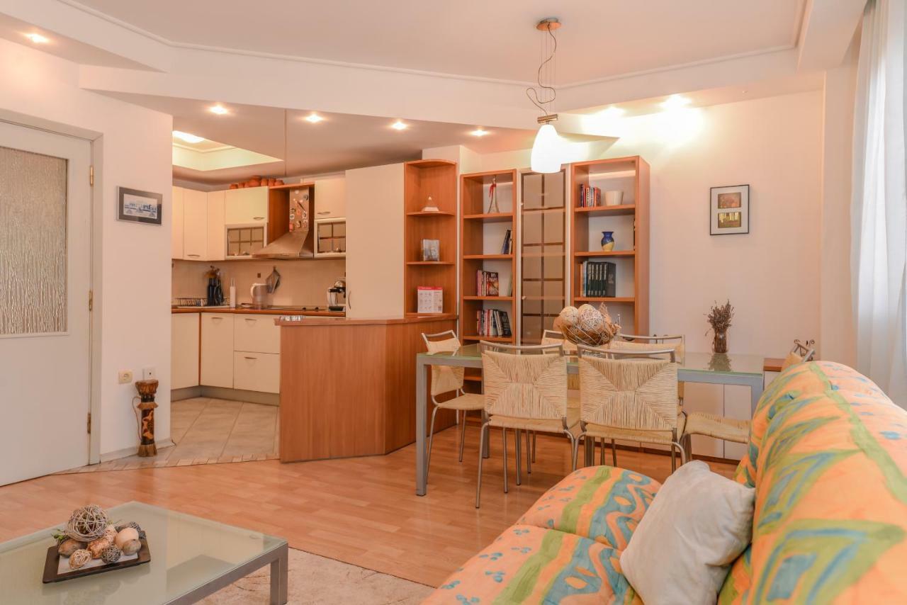 Apartemen Lion's Bridge Sunny One Bedroom