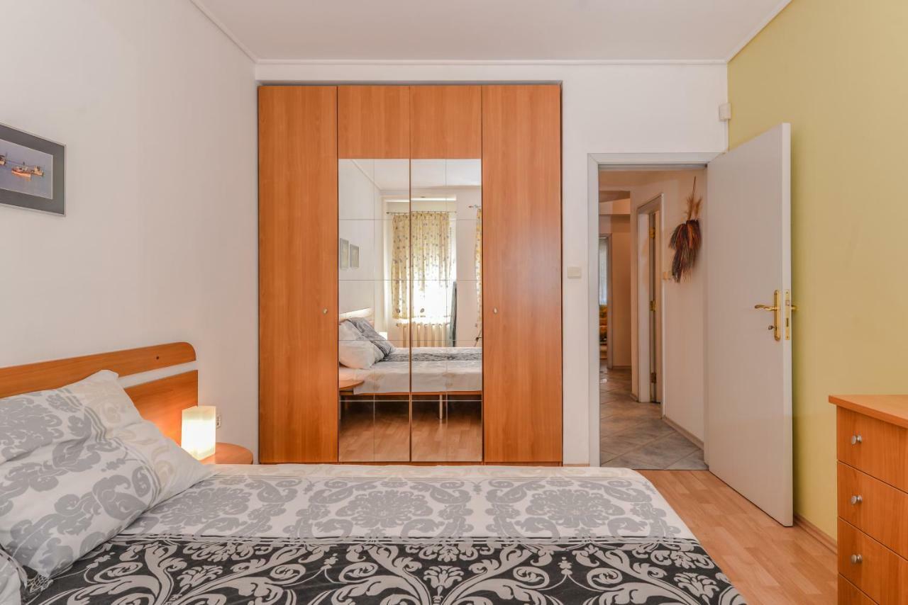 Lion's Bridge Sunny One Bedroom *